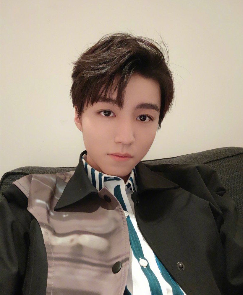 收集王俊凯自拍头像壁纸帅气萌萌