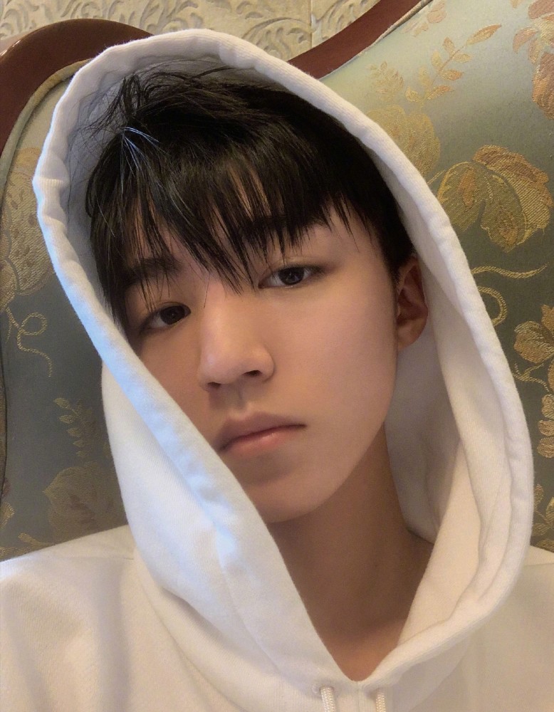 收集王俊凯自拍头像壁纸帅气萌萌