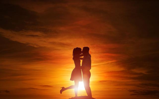 生活中一些感情和睦互恩互爱的夫妻基本都持有相同的价值观