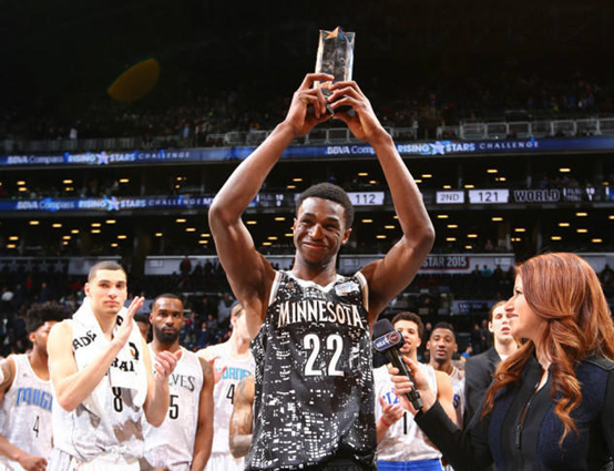 作为选秀大年的状元,维金斯新秀赛季就拿到550万美元的薪水,第二至第