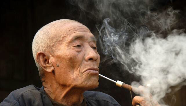 肺部|长期抽烟的人，点烟前牢记几点，或许不用戒烟，肺部也会舒服点！