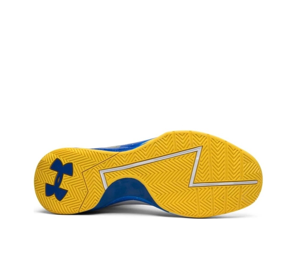 15年安德玛为库里推出的第一代签名鞋under armour curry1于2015年2月