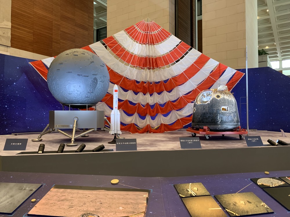 看月壤品咖啡盖章留念市民国博探月各得其乐