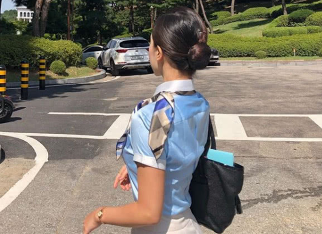 介绍的这位美女空姐来自于韩国,名字叫做李宝娜,身高1米73,体重110斤