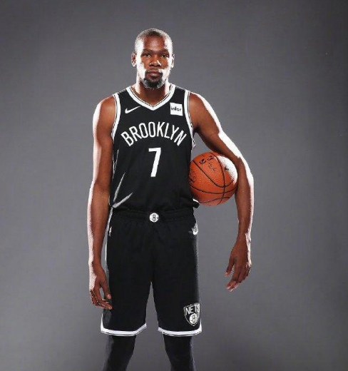盘点NBA为了夺冠主动降薪的球员，马龙结局让人惋惜