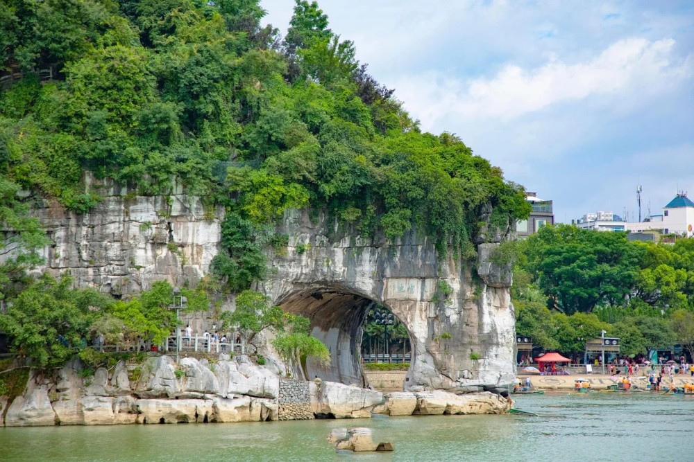 广东和广西gdp差距_经济很差的沿海省份:GDP低于云南、重庆,人均GDP全国倒数第三(2)