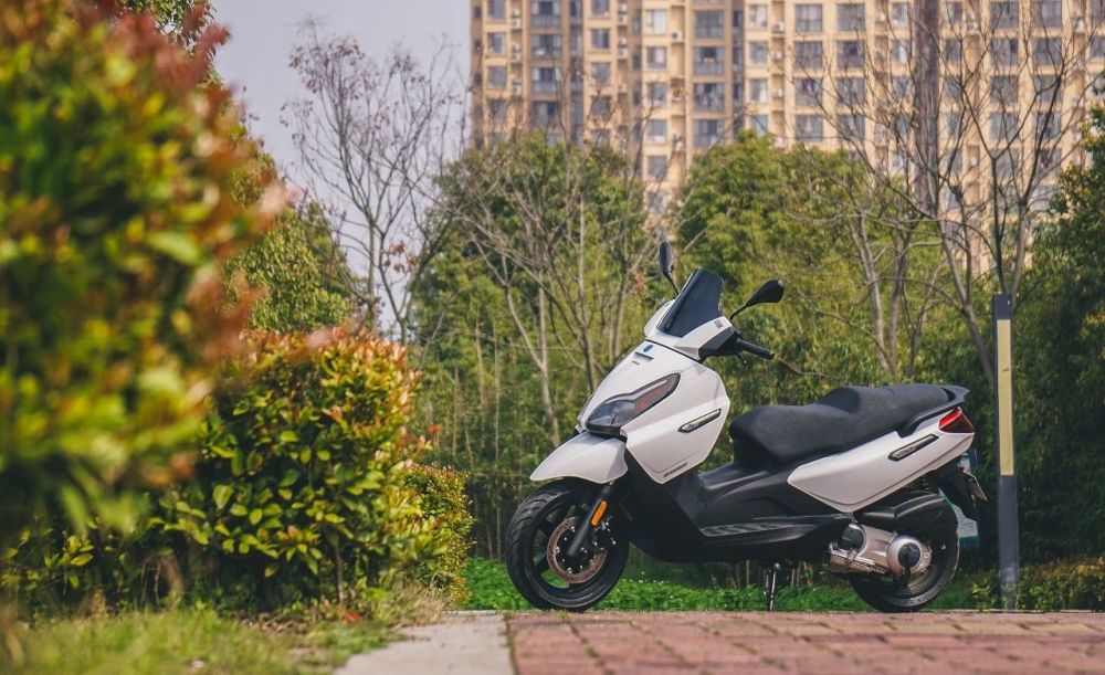 售价2万内比亚乔x7正式发布附摩托派首测报告