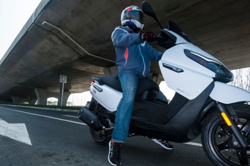 售价2万内比亚乔x7正式发布附摩托派首测报告