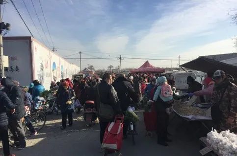 张家湾大集开集啦,全是通州老味道,久违的人间烟火!_腾讯新闻