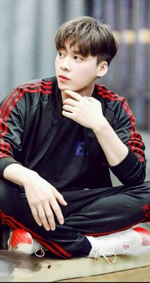 李易峰 阳光帅气的国民校草真不是吹的_腾讯新闻