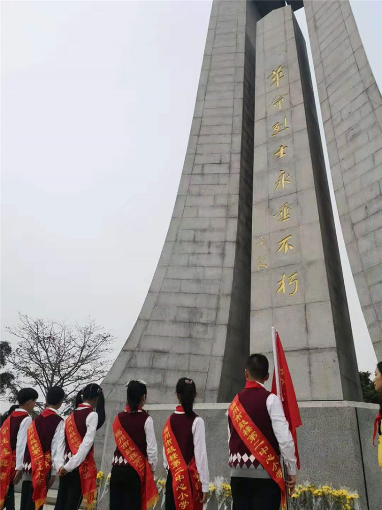 清明憶英雄文明祭先烈