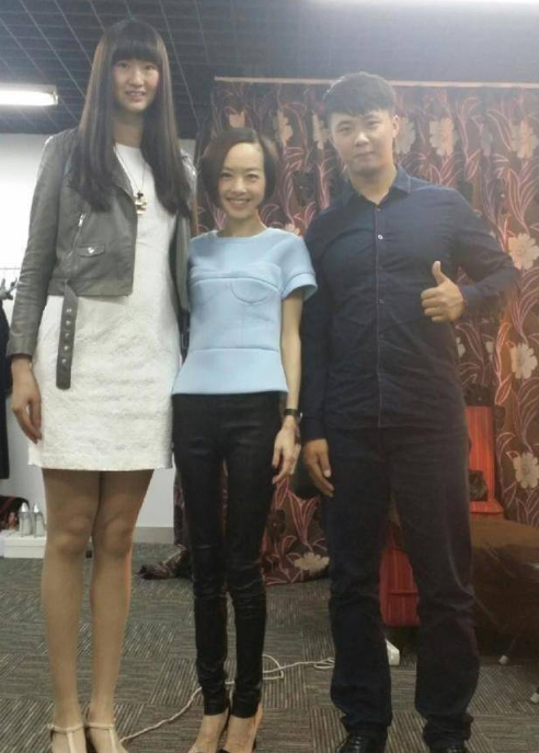 1米97女篮中锋,嫁矮14cm农村丈夫,公婆为了她,不惜拆掉房门