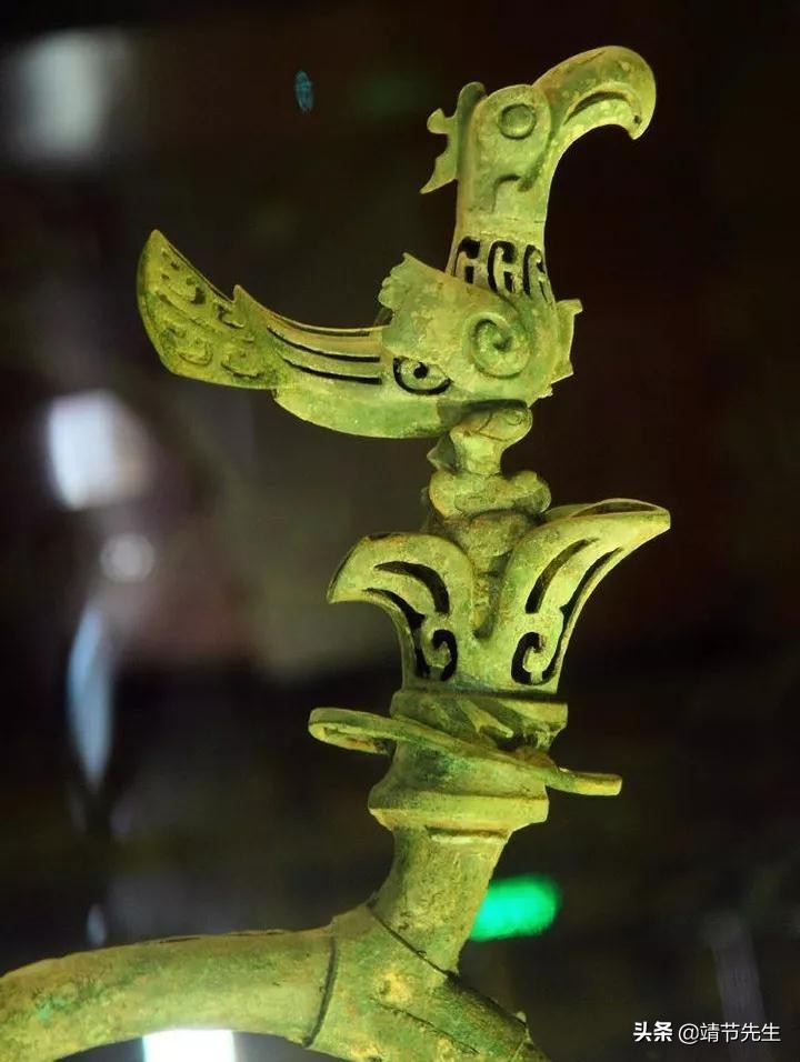 三星堆的这棵青铜树真的是《山海经》中记载的连接天地的入口吗?
