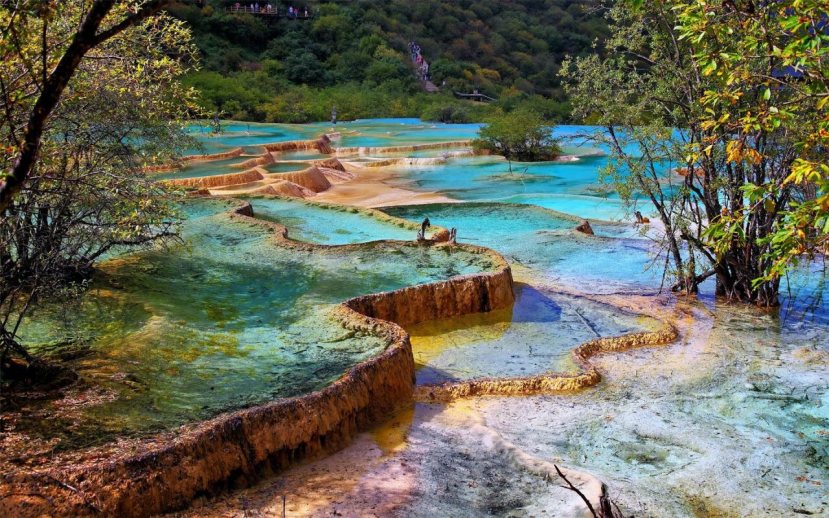 万年钙华彩池,世界奇观"五绝"黄龙,四川不可错过的景点!_腾讯新闻