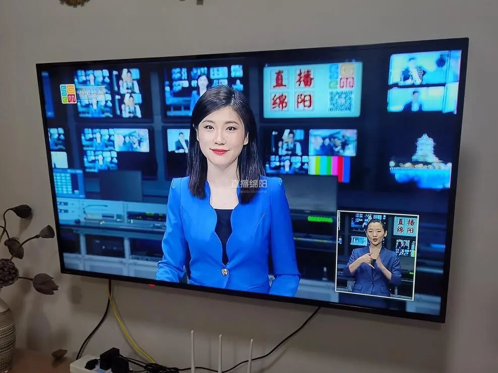 绵阳首档《手语新闻》栏目上线 听障人士:实现看电视的心愿_腾讯新闻