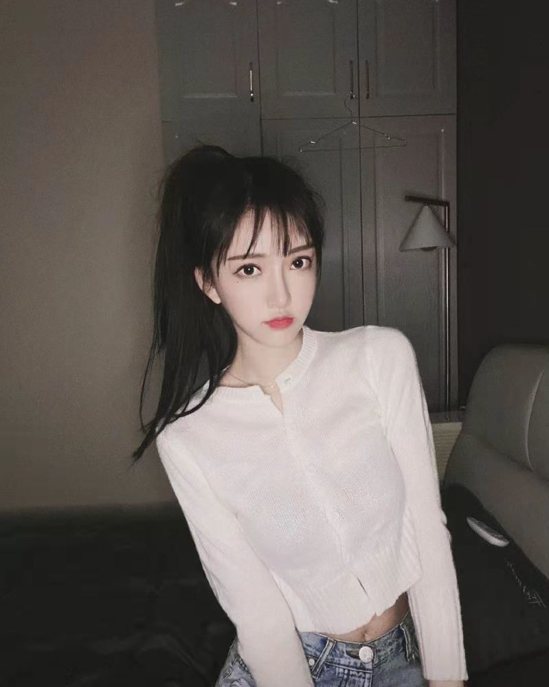 斗鱼女主播双腿淤青出镜被观众质疑无奈晒出练舞视频自证