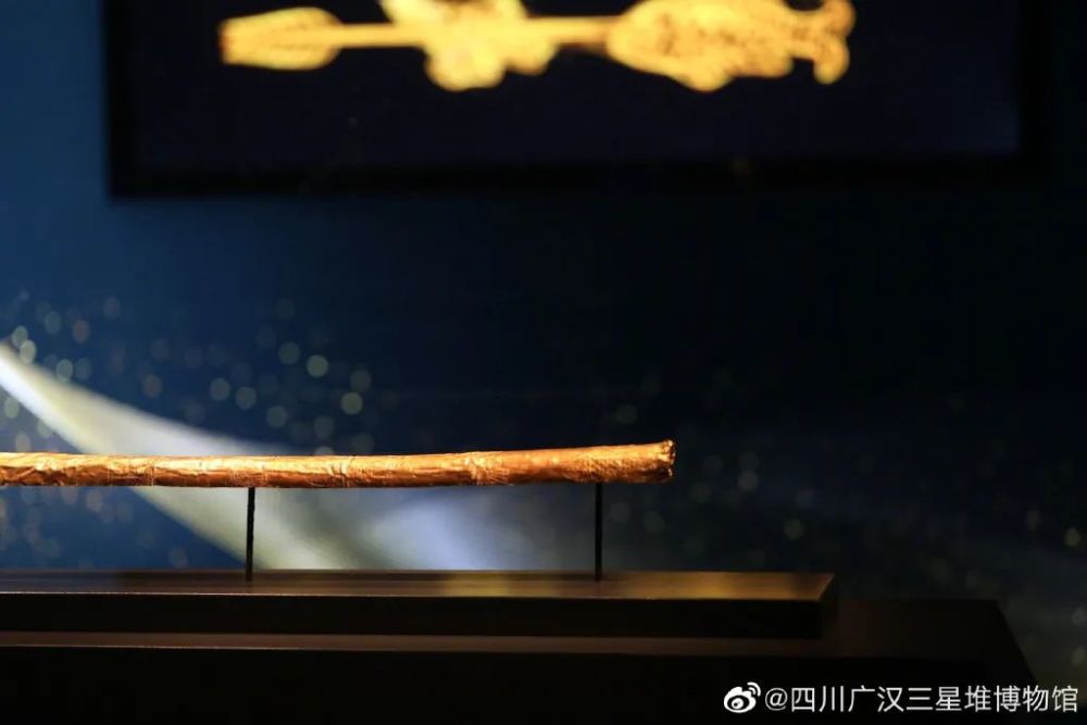 金杖,1号坑出土虽然长得像,但它真的不是金箍棒.这根长1.42米,直径2.