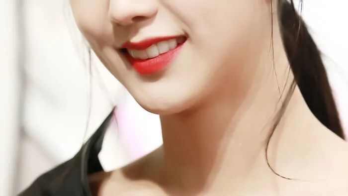 金智秀jisoo的爱心唇有多好看