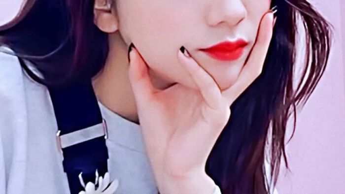 金智秀jisoo的爱心唇有多好看