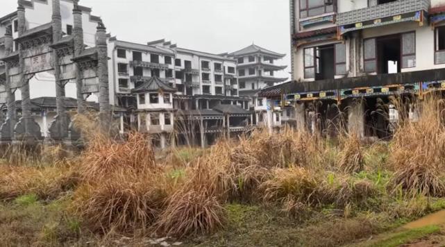 益阳100亿打造的5a级古城景区,2000亩很壮观,如今成了烂尾楼