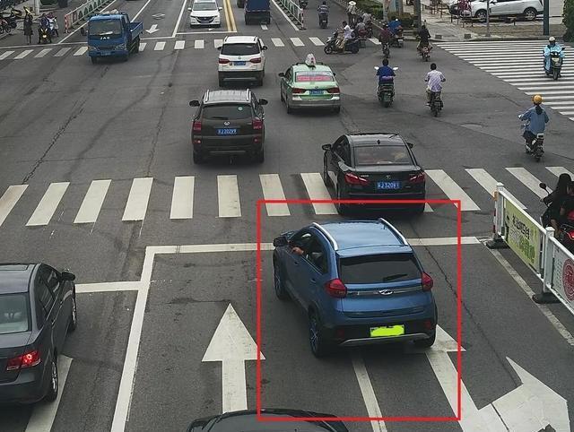 开车压实线要扣分和罚款但是这几种情况不会被罚