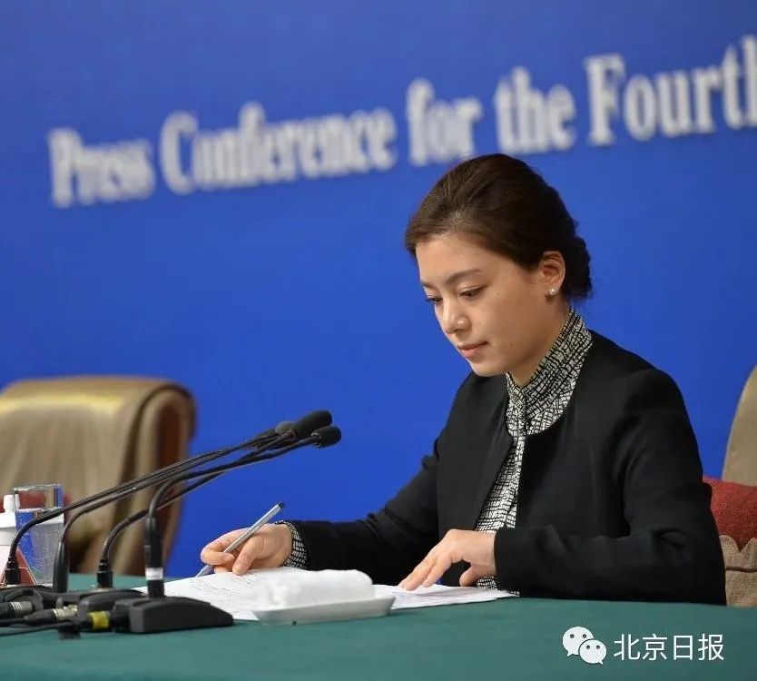 原来是她!中美高层战略对话现场翻译火了