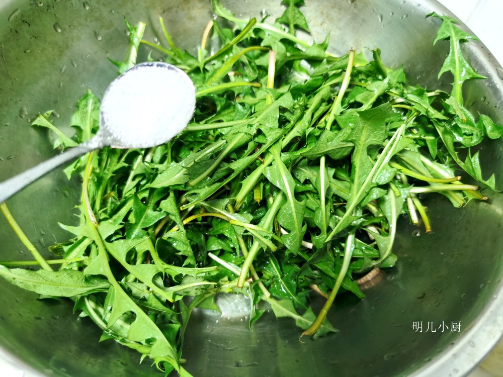 这野菜是女性的福音不炒不炖蒸一蒸就上桌健康好吃还清火