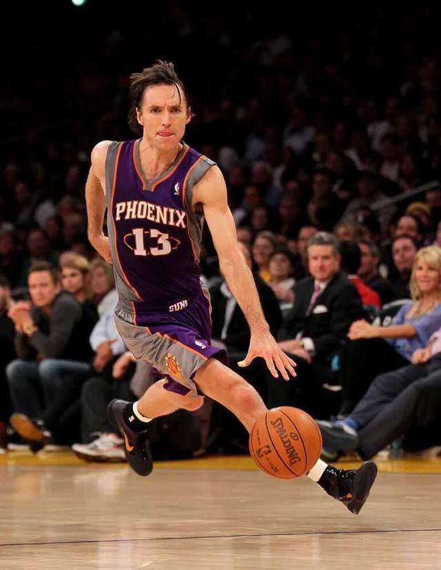 除了纳什，NBA历史上还有没有巅峰期不在26-31岁的球员？