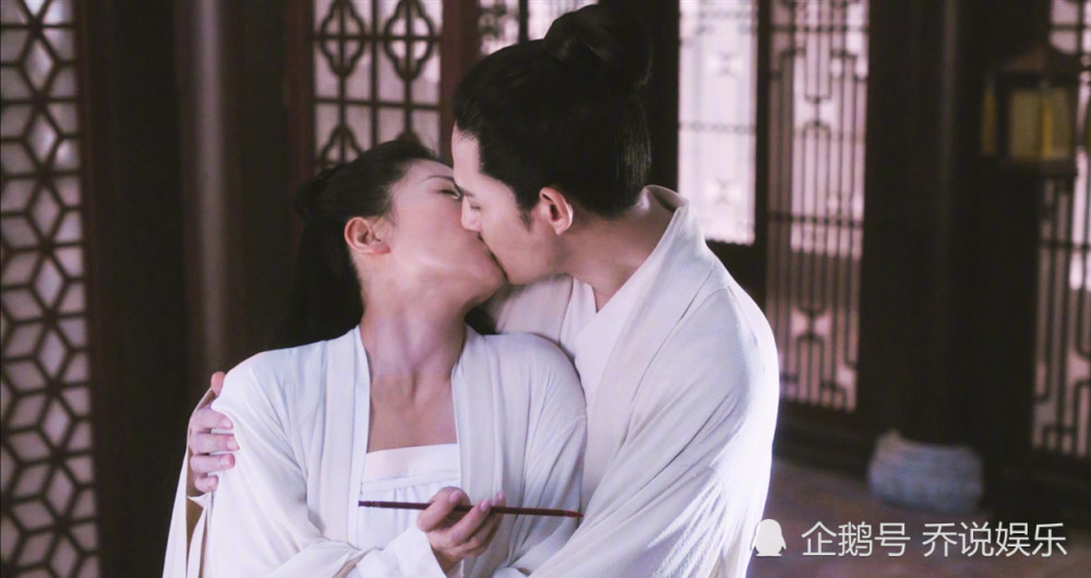 刘涛饰演的刘娥和由周渝民饰演的赵恒有一段书房吻戏,两人竟然在书房