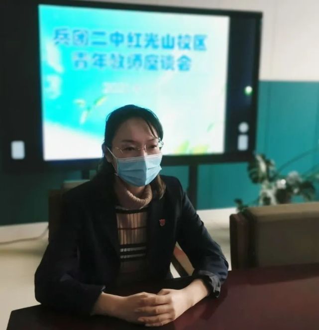 校领导对新入职的教师充满信心,相信这股新鲜力量能助力兵团二中红光