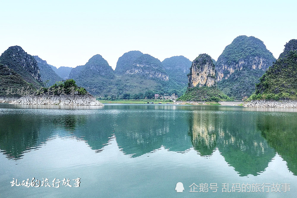 被当地人称为岜蒙水库,而外地游客更愿意把它叫做渠洋湖