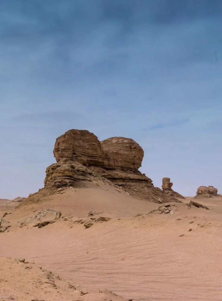 我国最孤独的城市人迹罕至无人区包围却美的像个意外