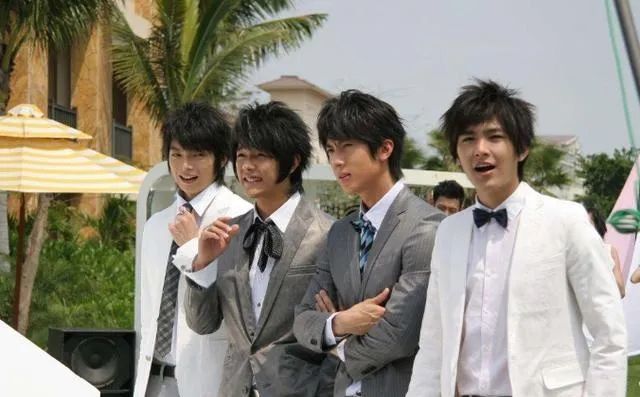 吴尊晒伤后像穿了件背心得知晒伤原因真可谓是凡尔赛本人了