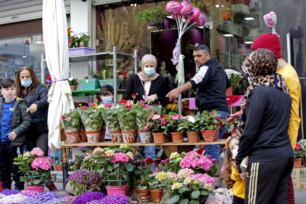 (国际)黎巴嫩人买花迎接母亲节