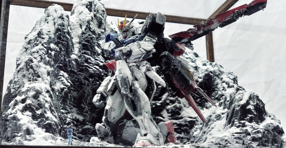 看了以上模友制作的雪地跪姿强袭高达模型场景作品,大家感觉怎么样呢?