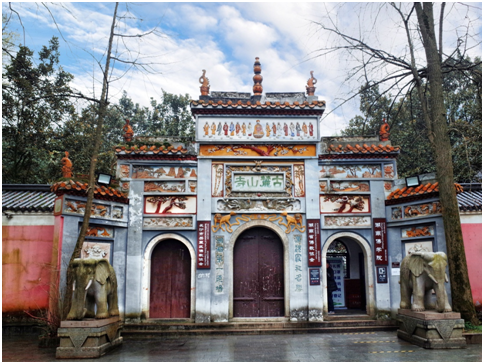 溪客行(五十二)麓山寺:有棵松树陪了它 1500年,枝繁叶茂依旧