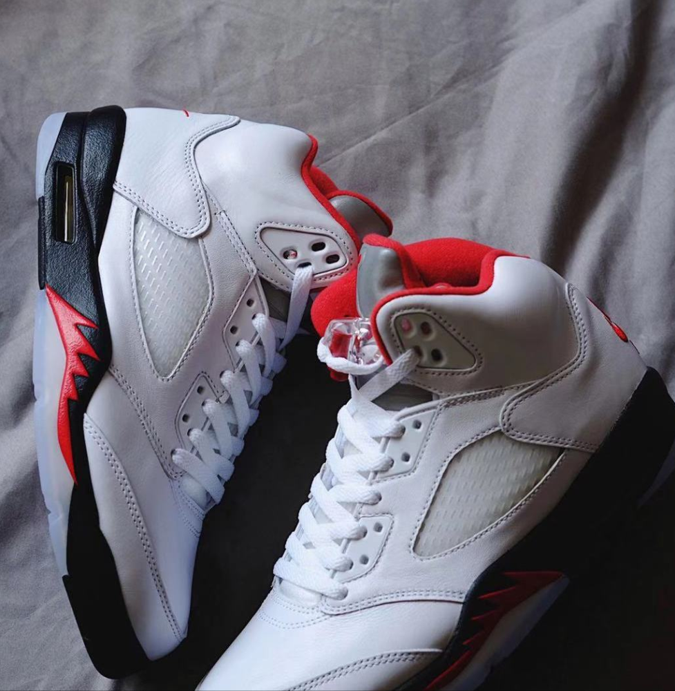 aj5流川枫不仅是乔丹征战赛场频繁上脚的og配色,更由于《灌篮高手》