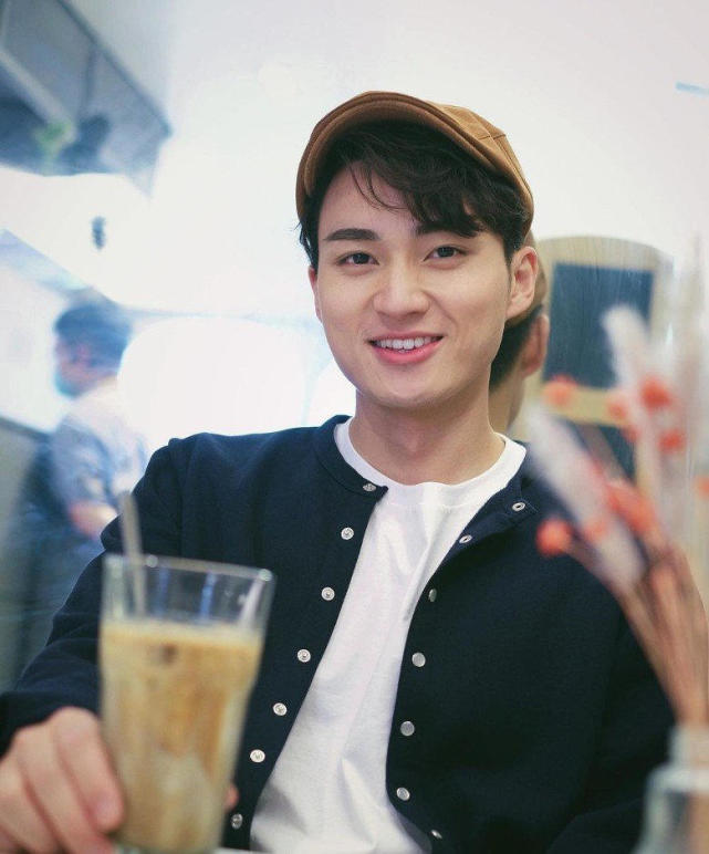 ",其中原本由王祖蓝出演的角色,也交由tvb力捧的"金城安"周嘉洛顶上