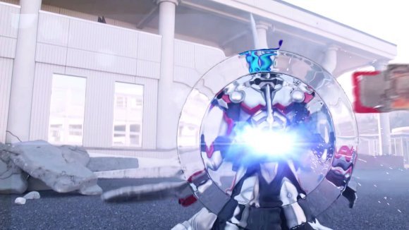 假面骑士圣刃拉结尔收花迎来退场粉丝将其称呼为令和真红