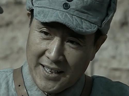 亮剑李云龙向丁伟和孔捷炫耀兵力不料两人反应相差很大