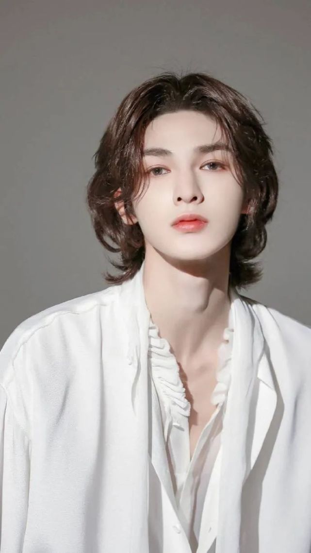 男星长发谁更惊艳罗云熙清秀吴亦凡成漫画男这位男韩星最吸睛