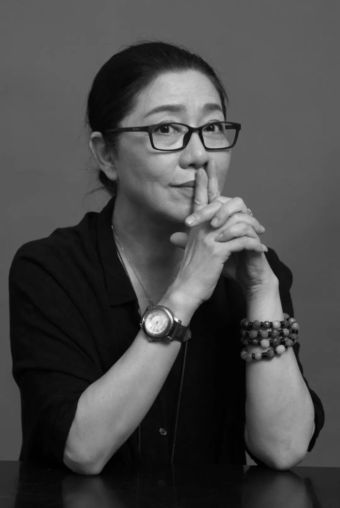 22 导演张曼君做客《最美文化人》讲述演而优则导的故事_腾讯新闻