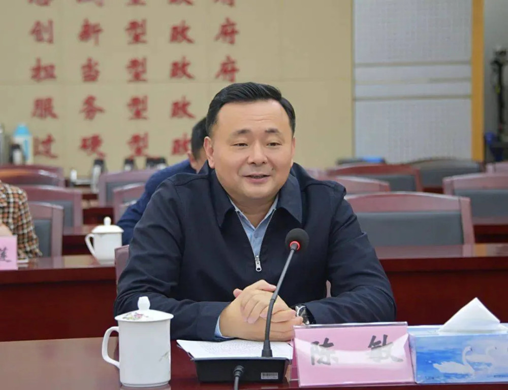 曾任江西省政府副秘书长,省委统战部常务副部长,2020年7月当选鹰潭市