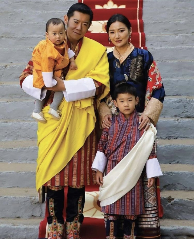 不丹国王和王后的照片图片