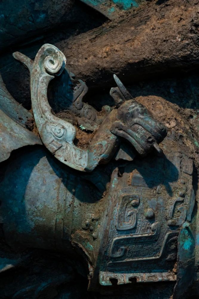 影视大片质感三星堆新出土文物双语海报