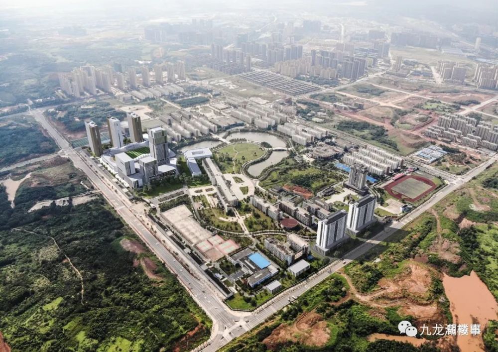 是由原省委书记傅雨田为首的一批老同志创办于1988年创建的赣江大学