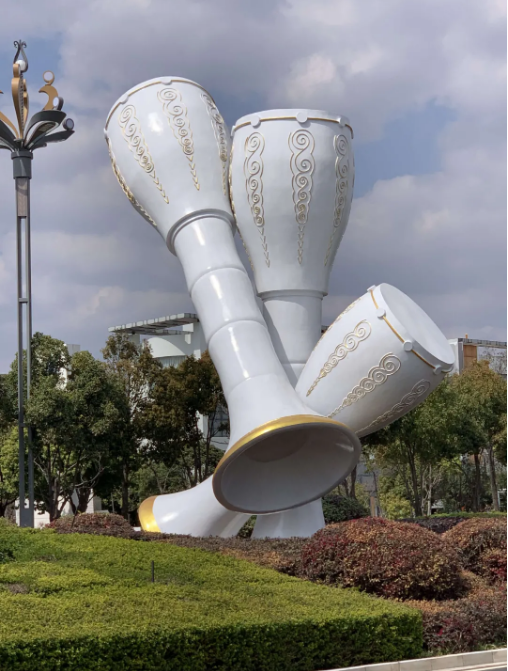 提升城市品位 滇池路景观雕塑焕然一新