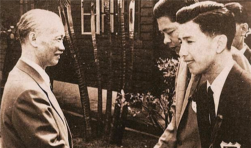 他是澳门黑帮教父,手下门徒10万,曾横行东南亚,却只尊敬一个人|尹国驹