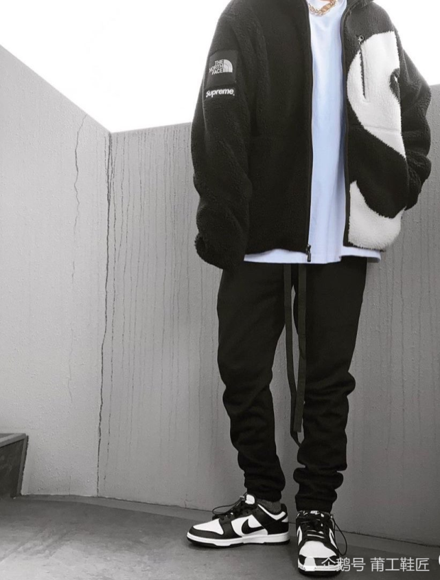 保罗乔治上脚的dunk新配色黑白熊猫既简约又百搭