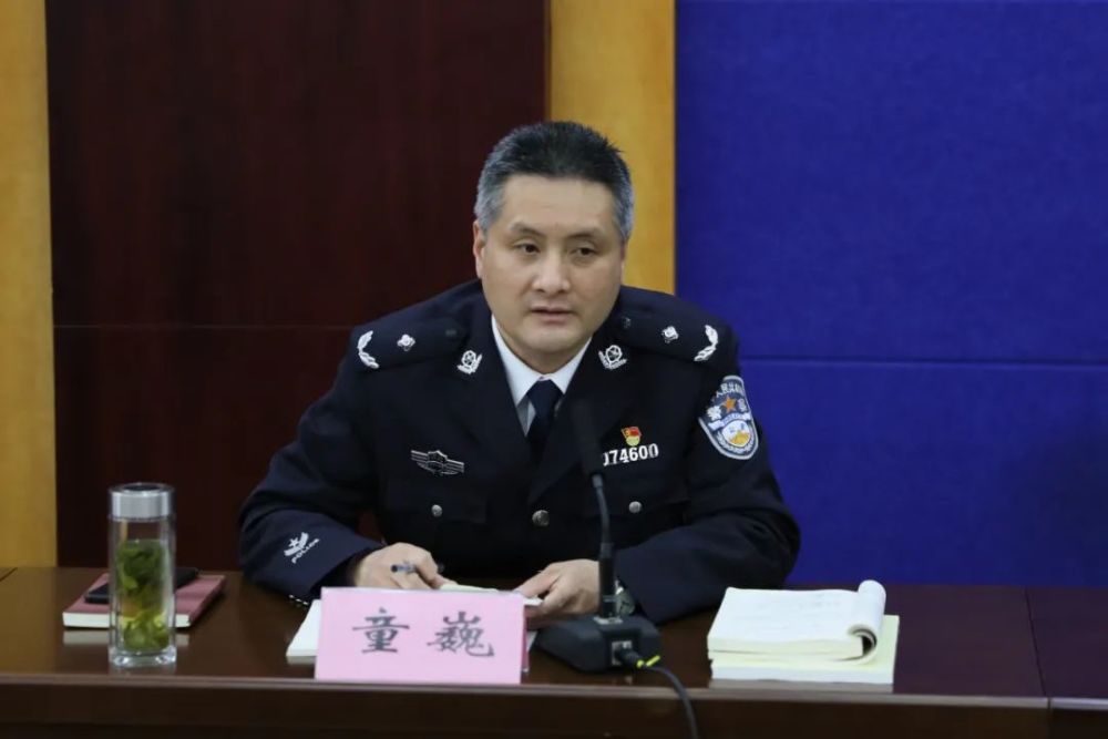 童巍同志强调,全体党员民警要把政治理论学习贯穿整个教育整顿活动